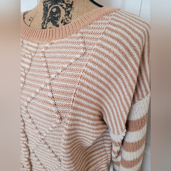 🤎 Hem & Thread Sweater - Picture 2 of 4